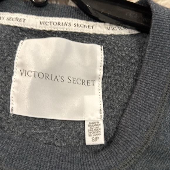 Victoria’s Secret Shorty fleece pajama set in gray. Shorts xs, top s - Picture 3 of 7